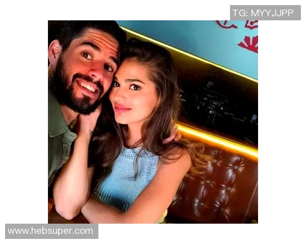 足球明星与娱乐美女明星的璀璨交汇与浪漫故事探秘