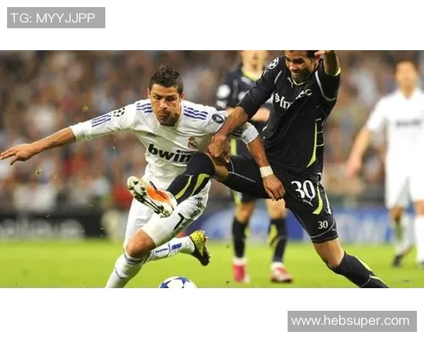 足球明星带娃日常揭秘亲子时光与职业生涯的平衡之道 足球明星带娃日常揭秘亲子时光与职业生涯的平衡之道